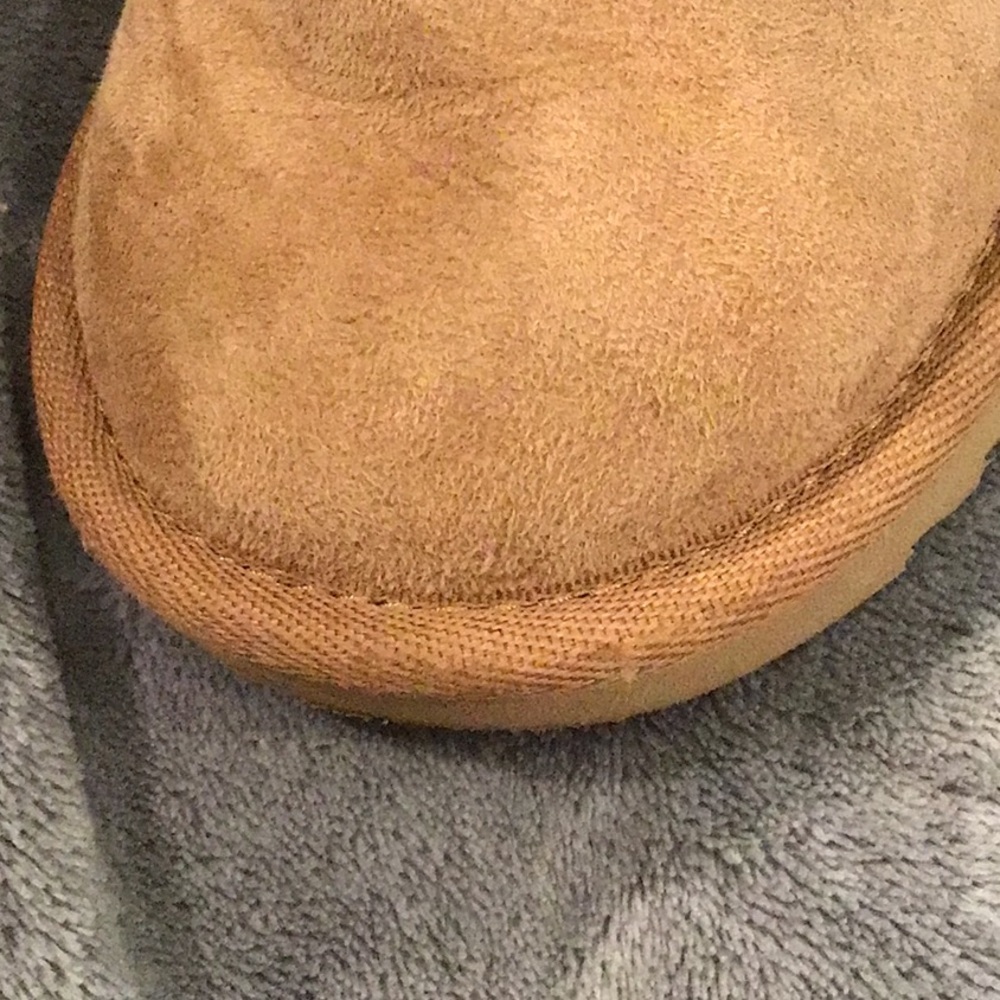UGG Kids Chestnut Sheepskin Boot with Back Ribbon Detail - Picture 5 of 7